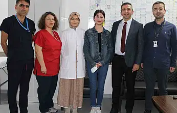 Annesinin böbreğiyle hayata tutundu