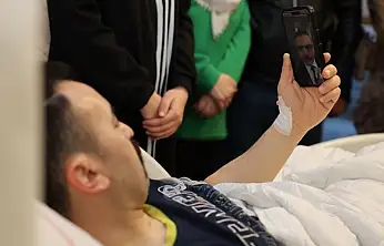 Bakan Çiftçi, operasyonda yaralanan özel harekat polisiyle görüntülü konuştu