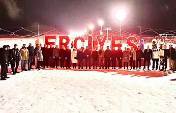 Bakan Tekin, Erciyes'te kayakseverlerle bir araya geldi