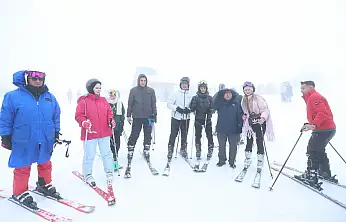 Başkan Büyükkılıç, Erciyes'te kayak tutkunlarıyla bir araya geldi