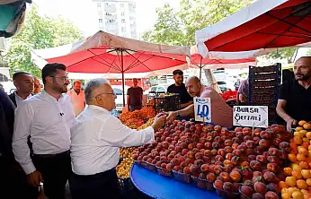 Başkan Büyükkılıç, Hürriyet Pazar Yeri'nde esnaf ve vatandaşlarla buluştu