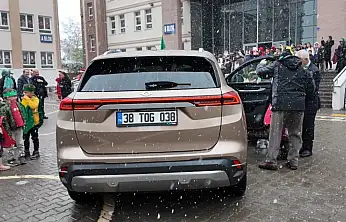 Başkan Büyükkılıç'ın Togg'u, Yerli Malı Haftası'nda öğrencilerle buluştu