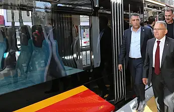 Başkan Büyükkılıç'tan 1 yılda 90 saat ücretsiz tramvay hizmeti