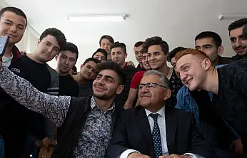Başkan Büyükkılıç'tan üniversite adaylarına güven veren davet: 'Aradığınız her şey Kayseri'de'
