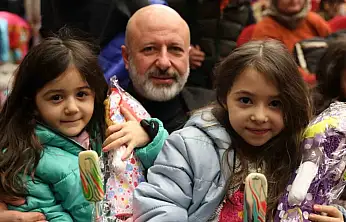 Başkan Çolakbayrakdar: 'En kıymetli hazinemiz çocuklarımızın gülümsemesidir'