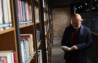 Başkan Çolakbayrakdar: 'Sinan Kütüphaneleri'yle okuyan bir nesil yetişmesine katkı sunuyoruz'