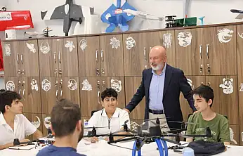 Başkan Çolakbayrakdar: 'Teknolojiyi tüketen değil, geleceği üreten nesiller yetiştiriyoruz'