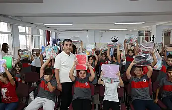 Başkan Metin'den öğrencilere kırtasiye desteği
