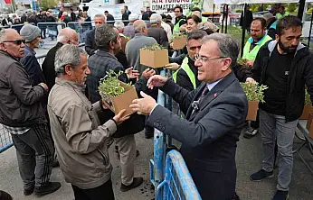 Başkan Özdoğan: 'Ata tohumu fidelerimizi vatandaşımızla buluşturduk'