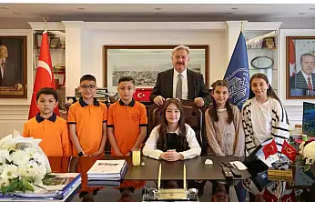 Başkan Palancıoğlu, koltuğunu küçük Toprak'a bıraktı