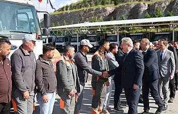 Başkan Palancıoğlu, mesaiye personel ile bayramlaşarak başladı