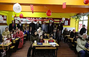 Başkan Palancıoğlu, yarıyıl tatiline çıkan öğrencilere karnelerini verdi