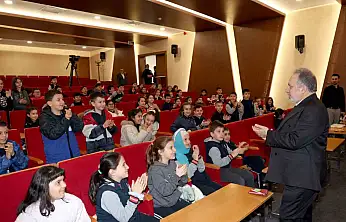 Başkan Yalçın'dan miniklere yerel yönetim dersi