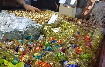 Bayramlık çikolata ve şekerler tezgahlarda