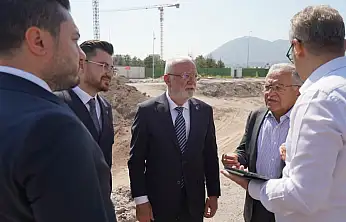 Büyükkılıç ve Elitaş, Kartal Katlı Kavşağı'ndaki çalışmaları yerinde inceledi