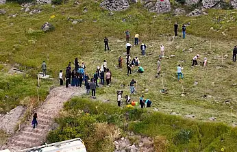 Büyükşehir, 300 fidanı toprakla buluşturdu