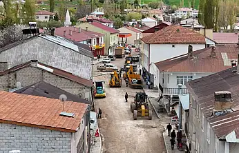 Büyükşehir'den Sarız'daki 1,3 kilometrelik ana arterde yol yapım ve sıcak asfalt çalışması