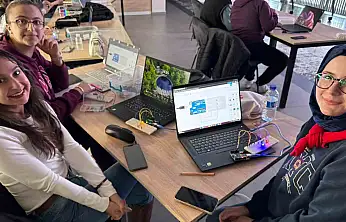 Büyükşehir'in Bilişim Akademisi'nden öğretmen adaylarına robotik kodlama eğitimi