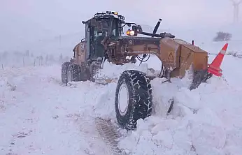 Büyükşehir kardan etkilenen 432 kilometrelik 54 mahalle yolunu ulaşıma açtı