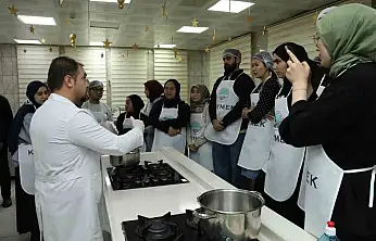 Büyükşehir KAYMEK'ten yabancı öğrencilere Kayseri Yemekleri Kursu ve Yağlama etkinliği