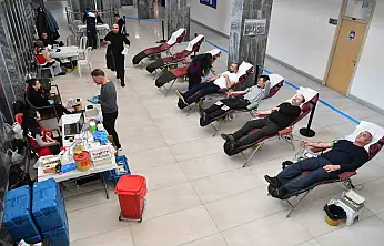 Büyükşehir ve ERÜ iş birliğinde düzenlenen kan bağışı kampanyasına belediye personelinden destek