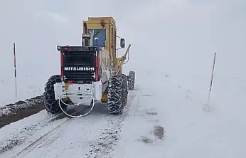 Büyükşehirden kar mesaisi: 6 saatte 285 mahalle yolu daha ulaşıma açıldı