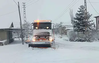 Büyükşehirden karla mücadele: 61 mahalle yolu ulaşıma açıldı
