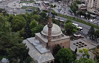 Cuma hutbesi: 'Günümüzde çocuklarımız, çok yönlü bir kuşatma altındadır'