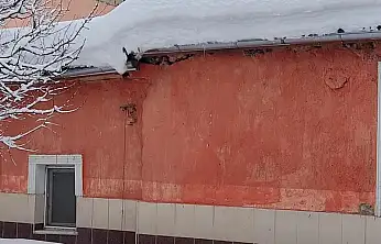 Develi ve Tomarza'da kar kalınlığı 50 santimi geçti, ahır çöktü