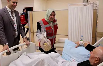 Devlet Hastanesi'nde hastaların yüzünü güldüren ziyaret