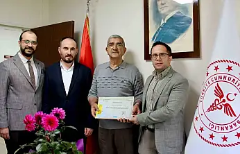 Emekli olan 43 yıllık doktora veda