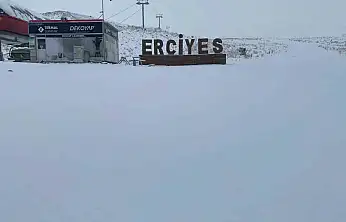 Erciyes güne beyaz örtüyle uyandı