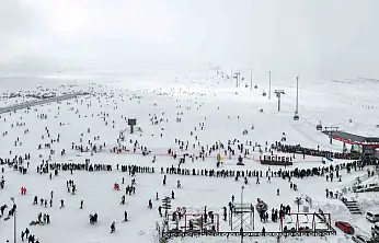 Erciyes sömestirin ilk hafta sonunda 250 bin kişiyi ağırladı