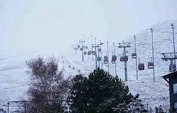 Erciyes'te kar yağışı, dağ beyaza büründü