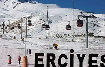 Erciyes'te kayak sezonu açıldı, kayakseverler pistlere akın etti