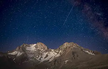 Erciyes'te Perseid Meteor Yağmuru görsel şölen oluşturdu