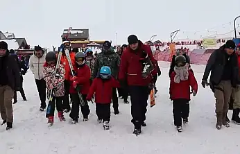 Erciyes'te şehit çocuklarına kayak eğitimi