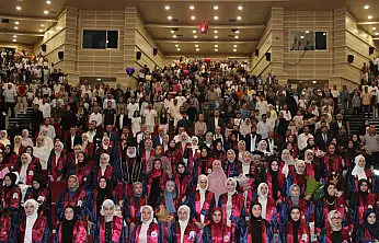 ERÜ İlahiyat Fakültesi'nde mezuniyet sevinci