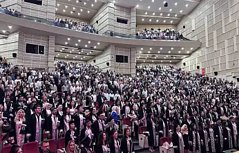 ERÜ İletişim Fakültesi 20. dönem mezunlarını verdi