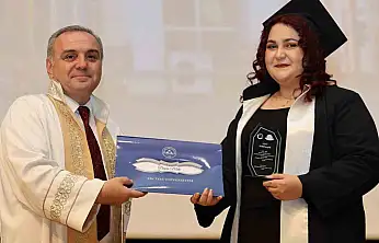 ERÜ Mimarlık Fakültesi'nde mezuniyet sevinci