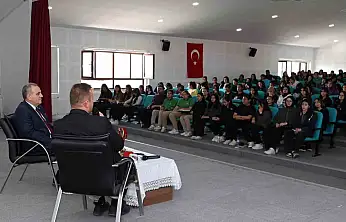 ERÜ Rektörü Altun, Develi'de öğrenciler ile buluştu