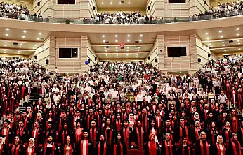 ERÜ Sağlık Hizmetleri Meslek Yüksekokulu yeni mezunlarını verdi