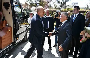 Eski bakan Çavuşoğlu: 'Kayseri, dünyaya örnek bir şehir'