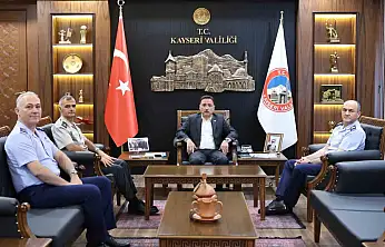 Görev sürelerini tamamlayan komutanlardan Vali Çiçek'e ziyaret