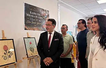İlkokul öğrencileri ebru eserlerini sergiledi