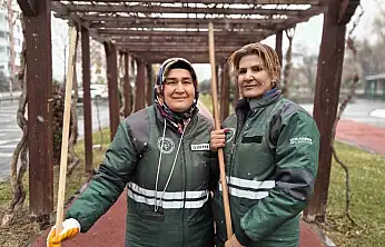 Kadınlar temizlik aşklarını parklara da yansıtıyor