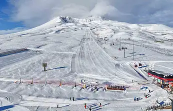 Kar yağışının ardından Erciyes'te kartpostallık görüntüler