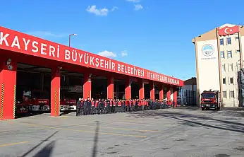 Kayseri Büyükşehir İtfaiyesi, Kırıkkale'deki kimya fabrikası yangınına destek için harekete geçti