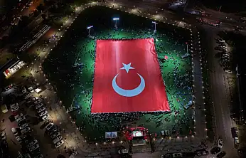 Kayseri'de dünyanın en büyük Türk bayrağı açıldı