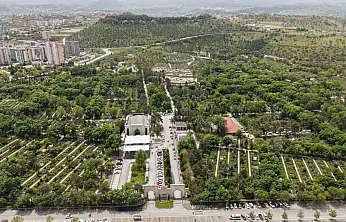 Kayseri'de mezarlıklar bayram ziyaretlerine hazır